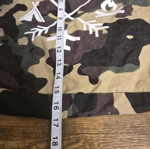 Camouflage Canvas Tote Bag with Arrow Design - Picture 4 of 11